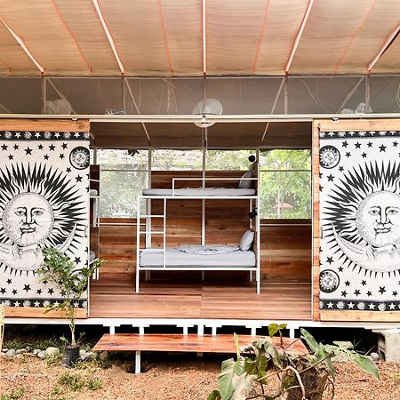 Hostel Nomadic Surf Camp Uvita Exteriér fotografie