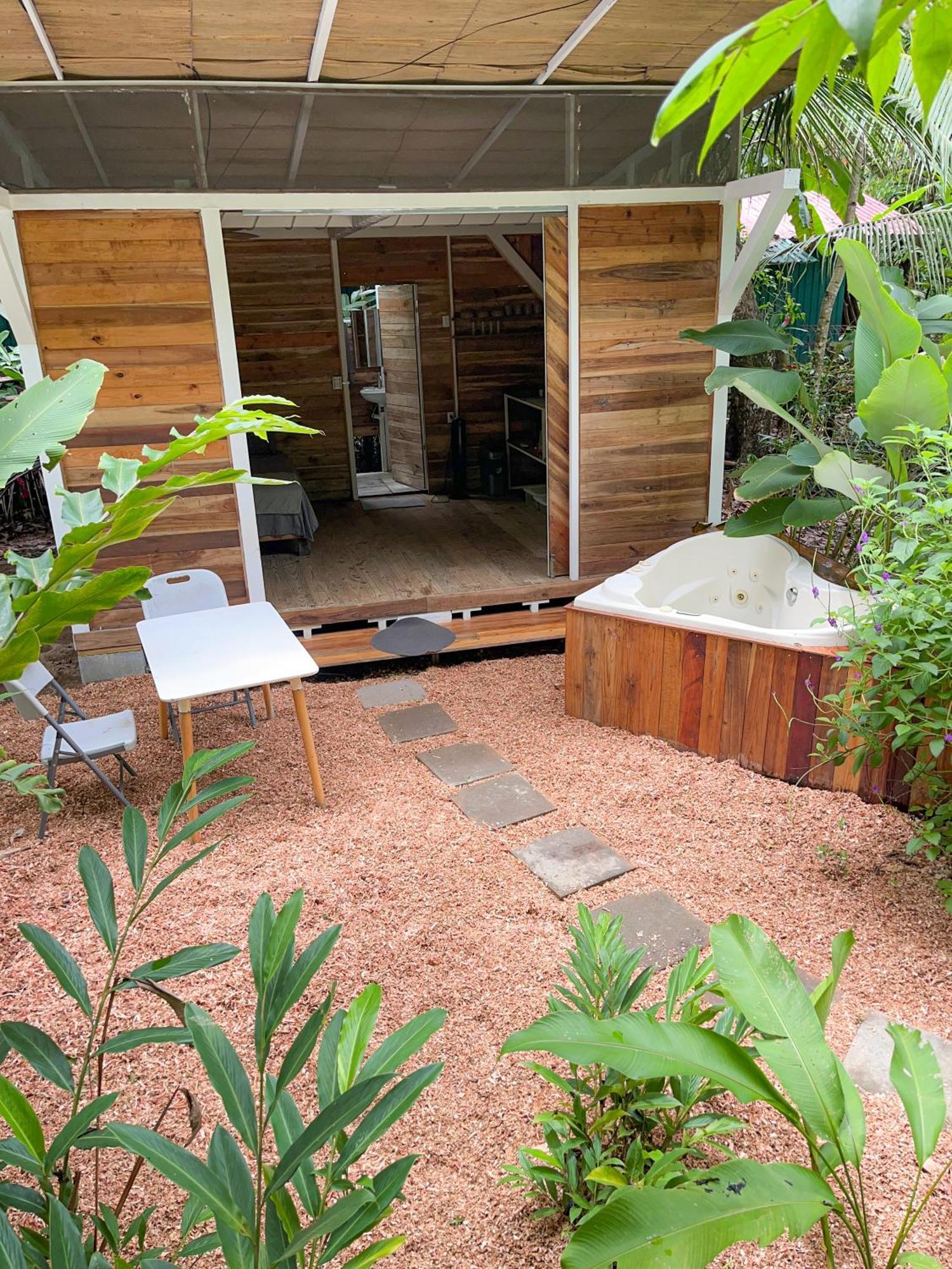 Hostel Nomadic Surf Camp Uvita Exteriér fotografie
