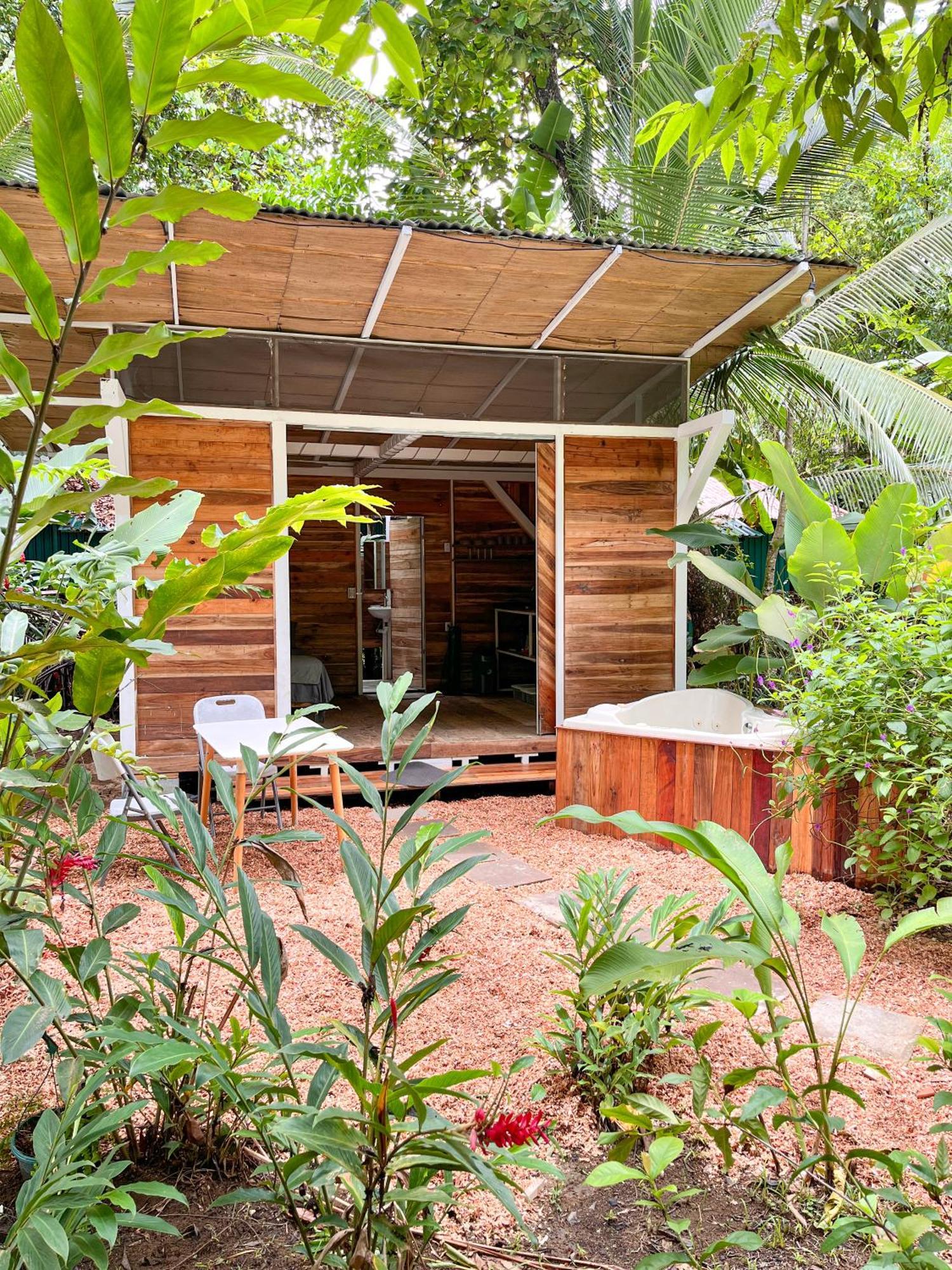 Hostel Nomadic Surf Camp Uvita Exteriér fotografie