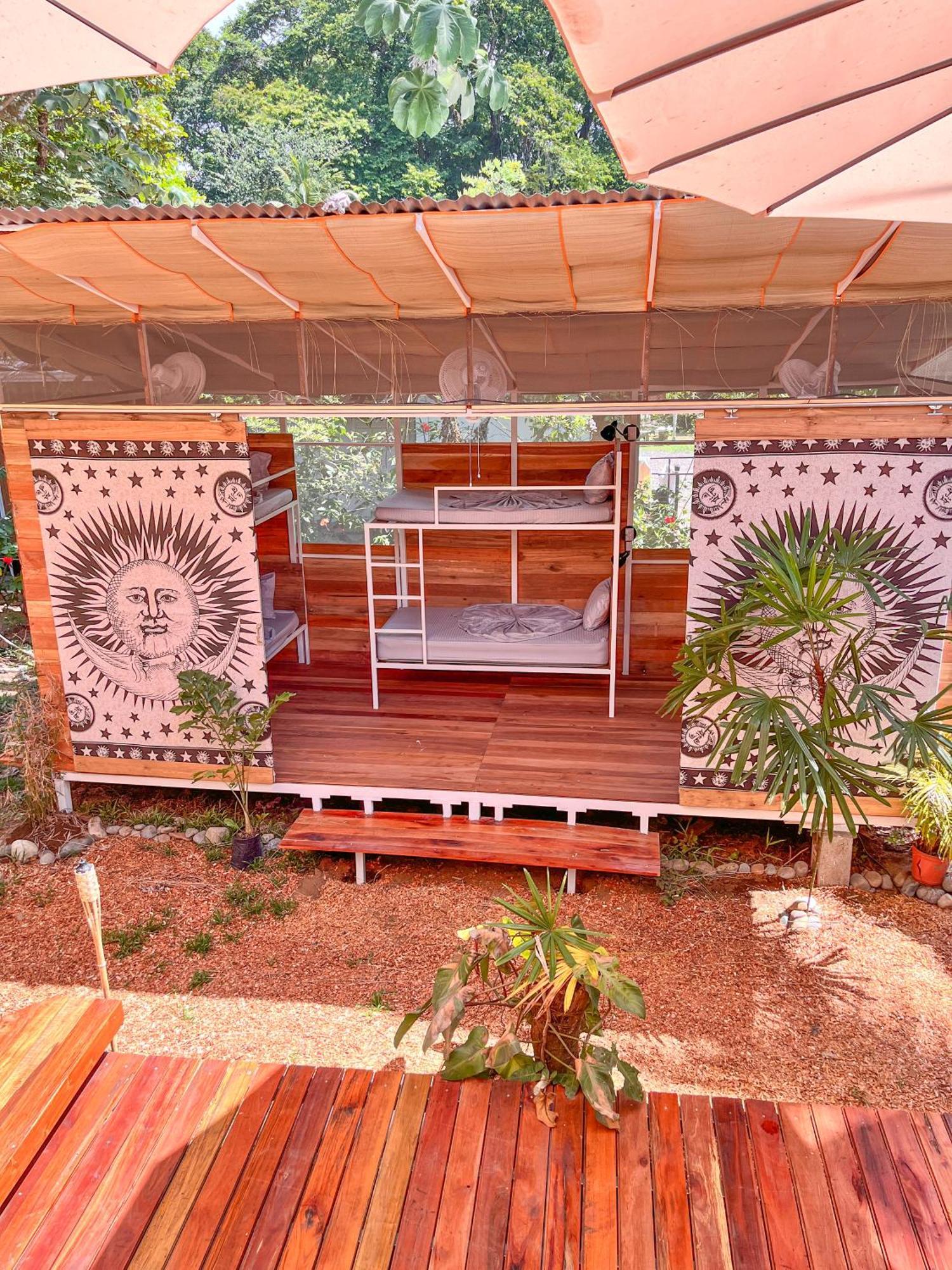 Hostel Nomadic Surf Camp Uvita Exteriér fotografie