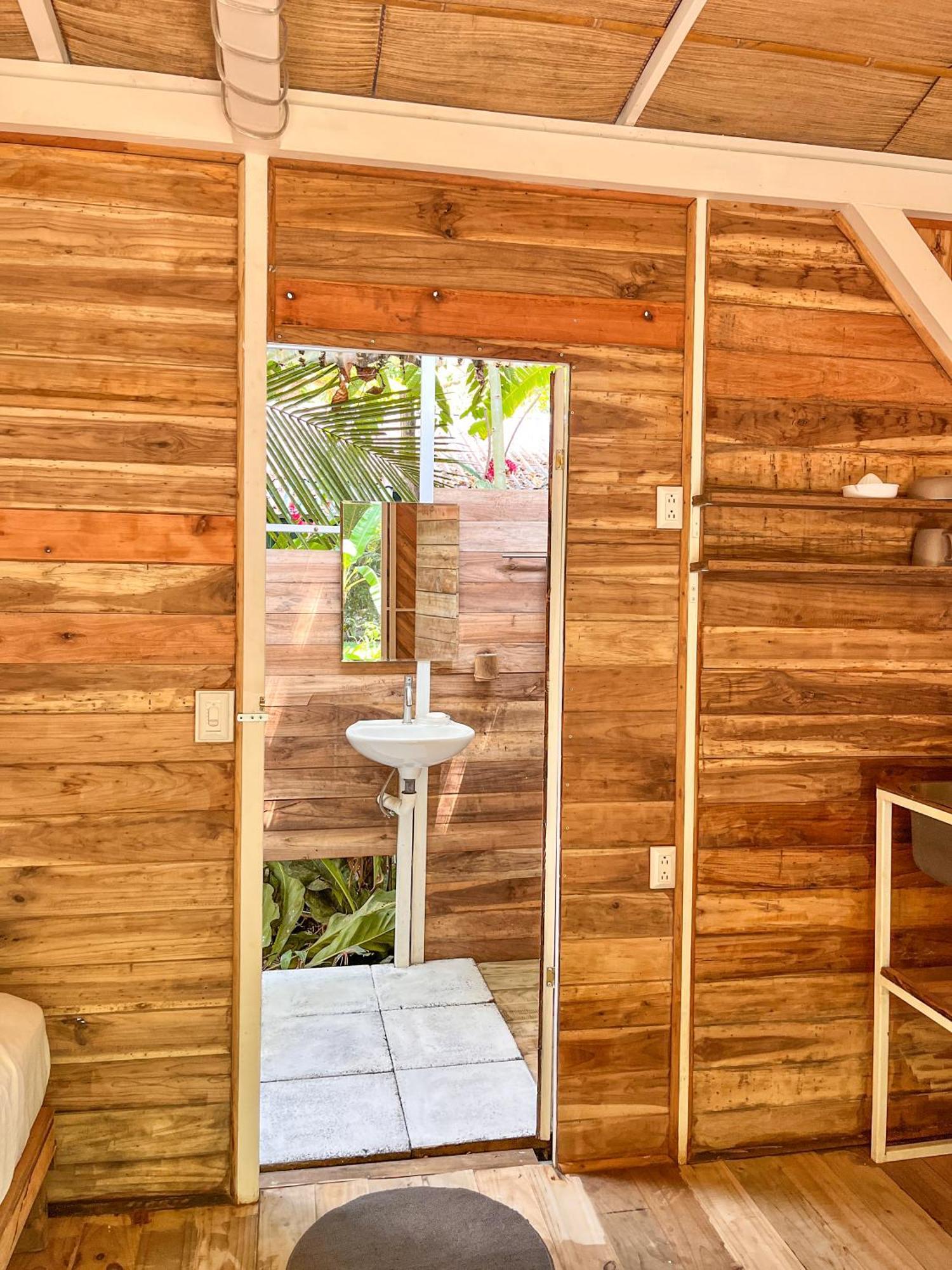 Hostel Nomadic Surf Camp Uvita Exteriér fotografie