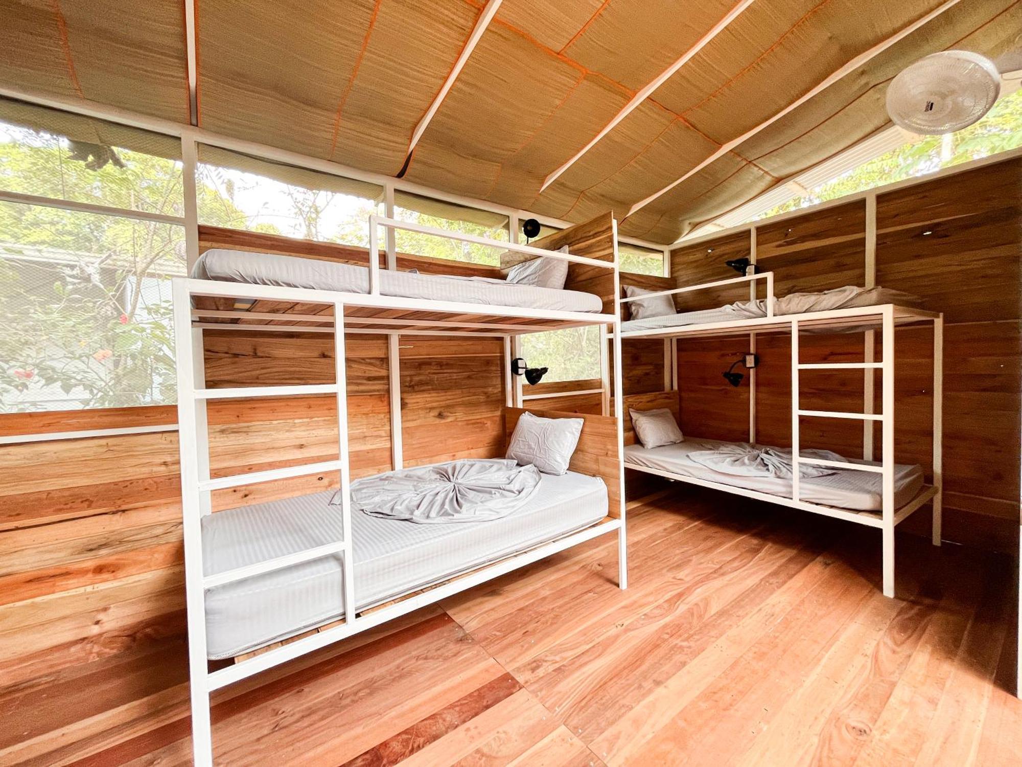 Hostel Nomadic Surf Camp Uvita Exteriér fotografie