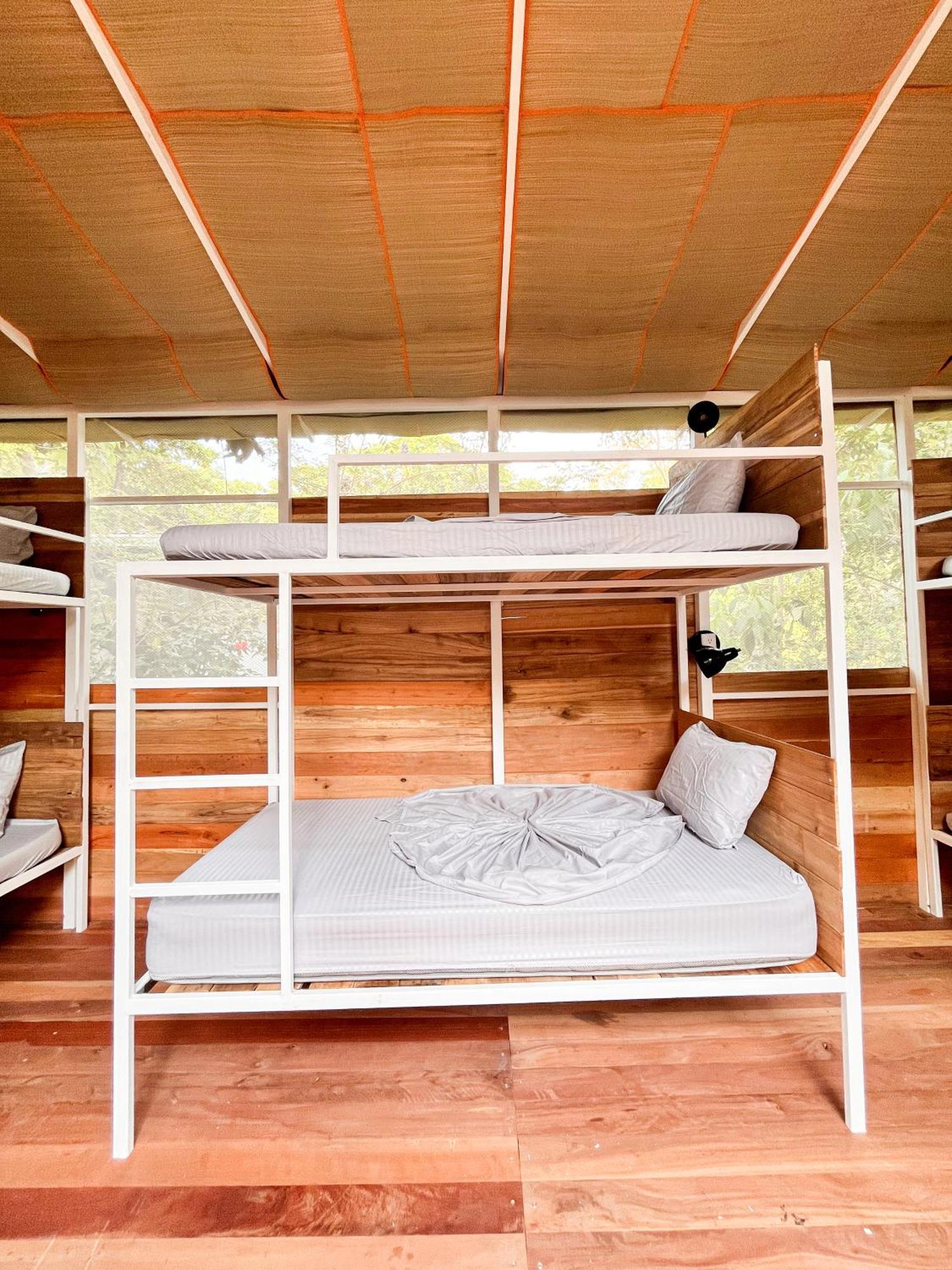 Hostel Nomadic Surf Camp Uvita Exteriér fotografie